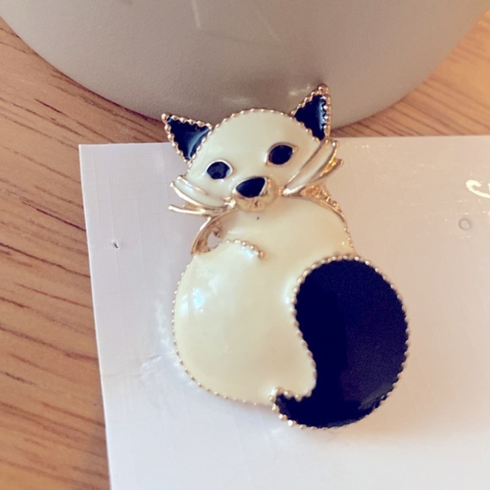 Cat Brooch. Black and white enamel brooch